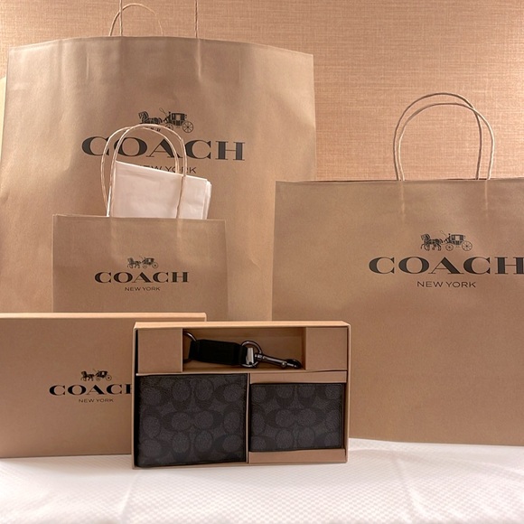 COACH | Men’s Wallet. Gift Set, Coach Box, & Store Bag. Gift ready. - Picture 2 of 11